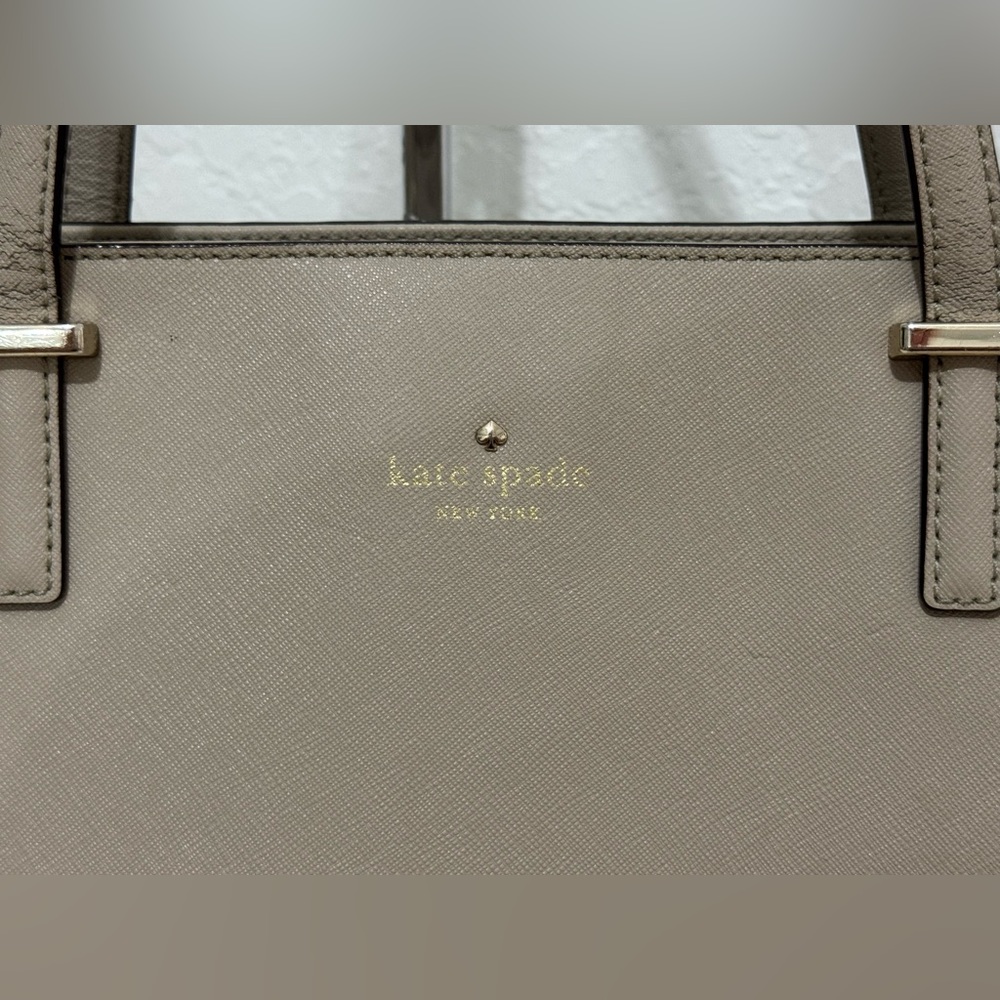 Kate Spade New York Saffiano Leather Cedar Street Medium Harmony Tote Taupe EUC - Picture 3 of 16